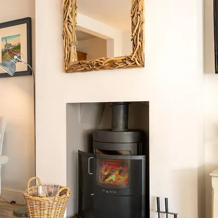 Starboard At The Bank Top, Bay