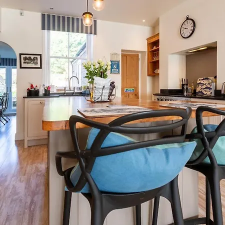 Starboard At The Bank Top, Bay Runswick