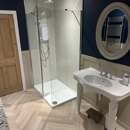 Starboard At The Bank Top, Bay * Runswick