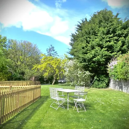 Starboard At The Bank Top, Bay