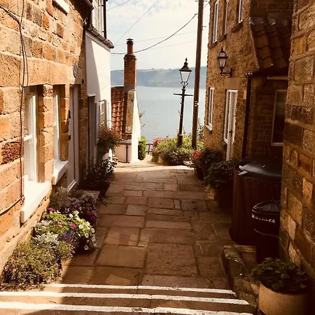 Starboard At The Bank Top, Bay Runswick