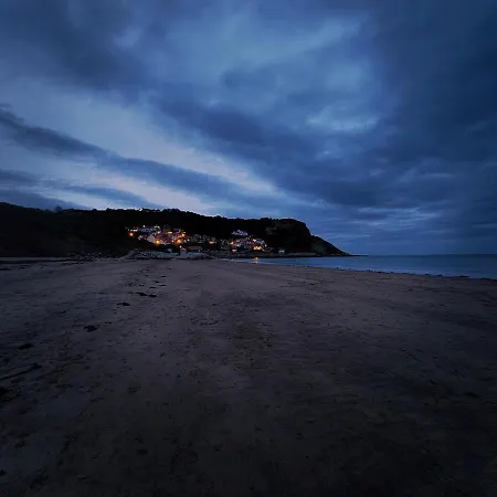 Starboard At The Bank Top, Bay